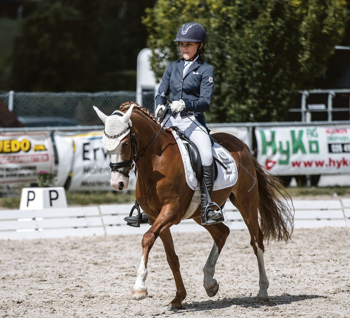 Für Nachwuchsreiterinnen sind Reitponys optimal. Léanne Lynn de Weck und FS Mr. Magic bilden ein harmonisches Team.