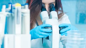 Forscher schafften es, Plazenta- und embryonale Zellen dazu zu bringen, sich selbst zu einer Art Proto-Embryo zu organisieren.