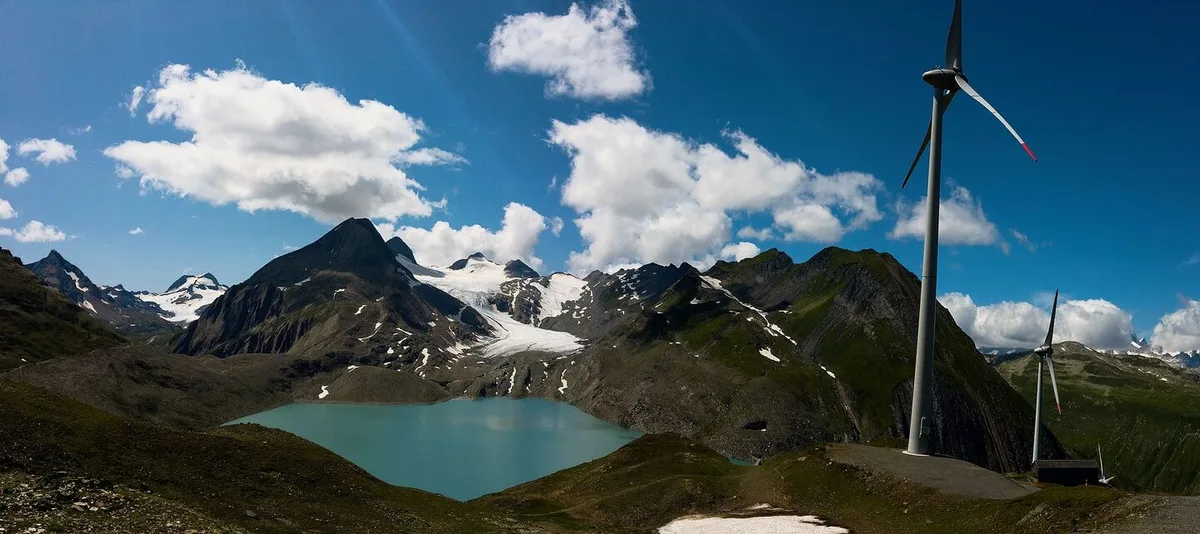 2eaa0c4f80160f10fbd94832b05b10a88a2a497092e3736de1e9f188586dae9a Dank Wasser- und Windkraft hat die Schweiz bei nachhaltigem Strom die Nase vorn.