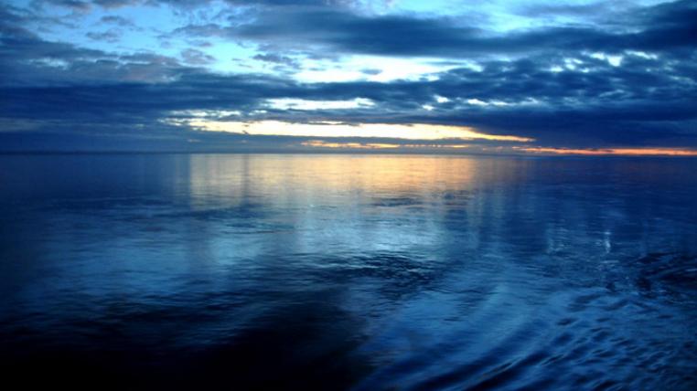 Meer mit Sonnenuntergang