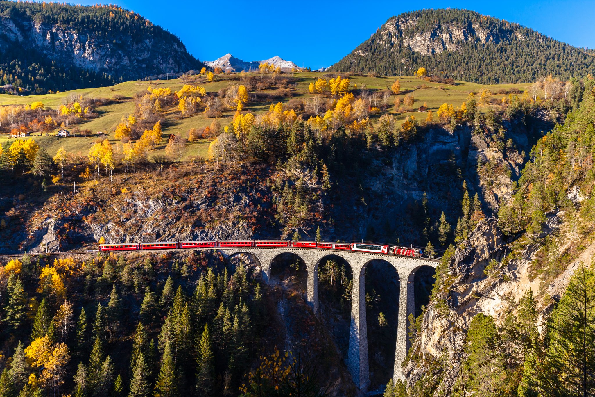 Mit diesen Angeboten reisen Sie günstiger durch die Schweiz