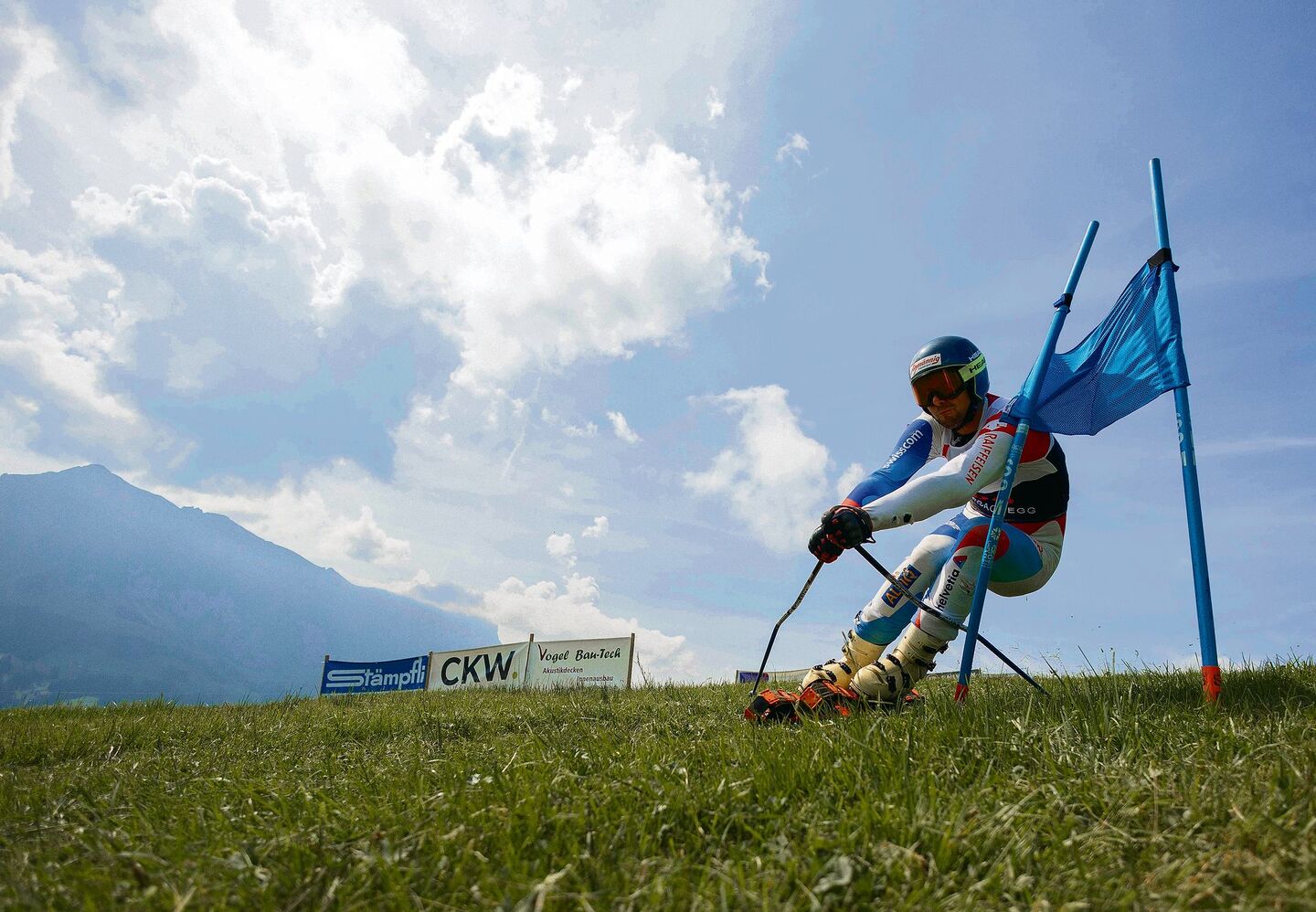 Grasski gibt es schon länger –bisher jedoch nur als Sommersport.