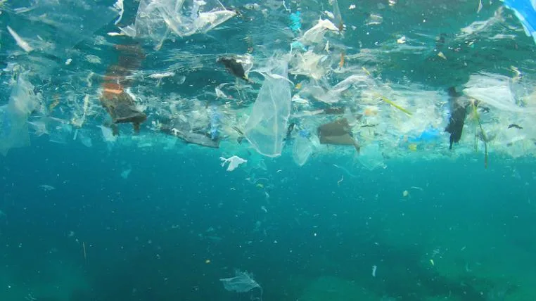 1dfbb8e982074fa61597852cef8e915590a54bd6 Plastik_im_Meer.jpg