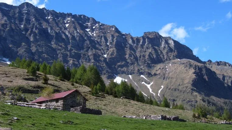 c0c2e34089b88948be171bd6f9596e90e8129b10 Alphütte in Graubünden