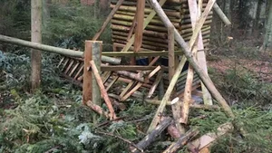 Bereits im März wurden Jagd-Ansitze im Wald oberhalb des Schlosses Mörsburg.