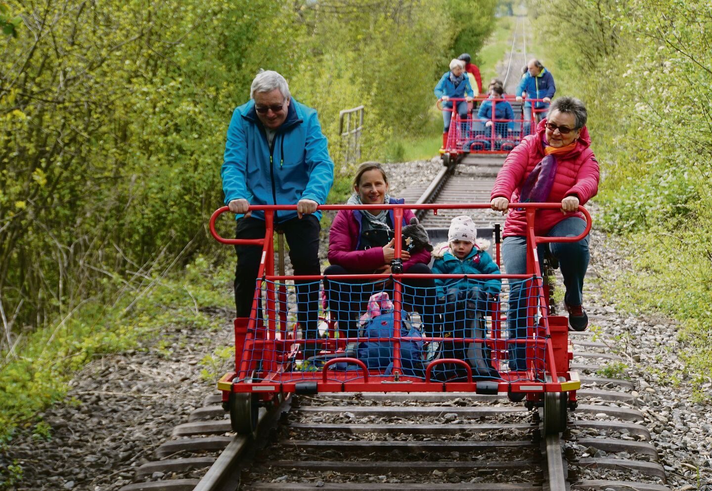 Auf der alten Bahnstrecke geht es gemütlich durch das Sensetal. Informationen dazu gibt es auf: