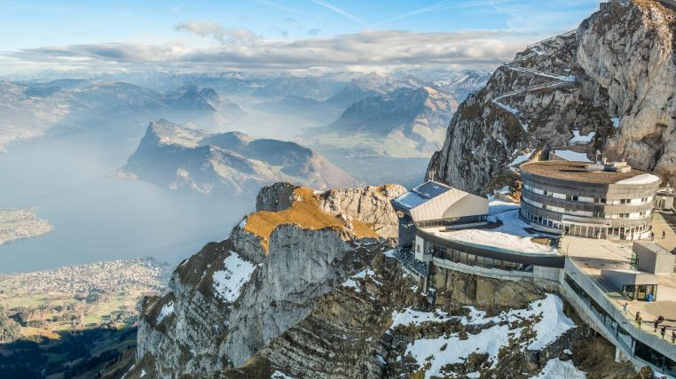 Bergstation Pilatus mit Aussicht