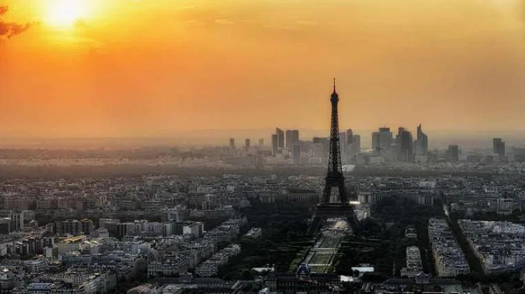 09fa2bb54855458b1077efad33f5c89ecc8fac0c Skyline von Paris