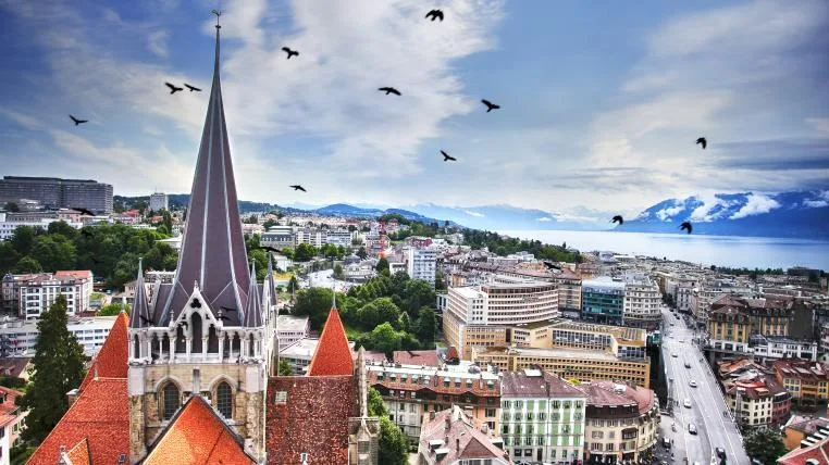18e6662cfd017047cb205f892381ed4ef2a17e33 Lausanne mit Blick auf Genfersee