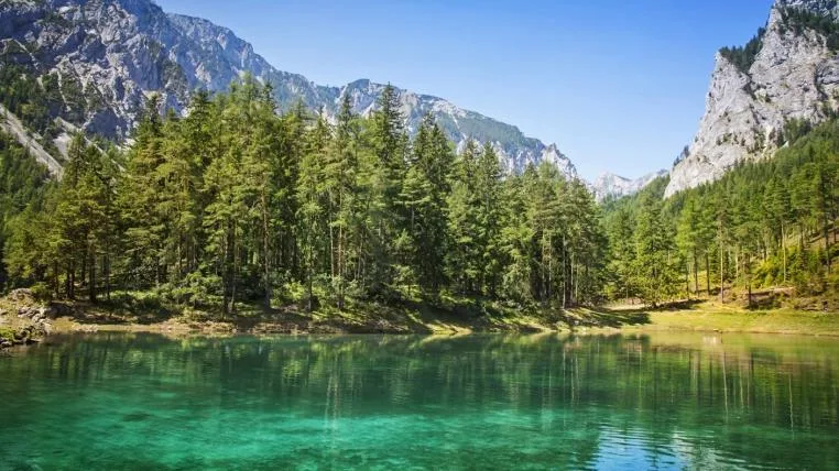 172e69aac9d9743a97fdb20e923b55b9e81c3ce8 Grüner See