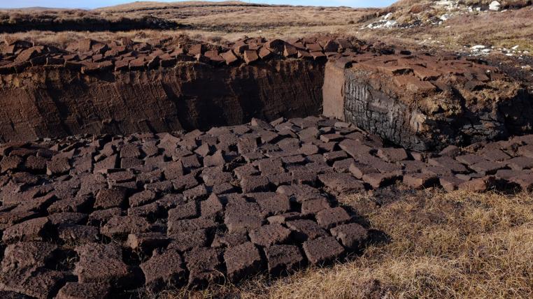 torf-stechen-schottland.jpg