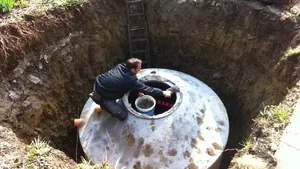Zuerst einmal tief graben: Der Eisspeicher wird im Boden verbaut.