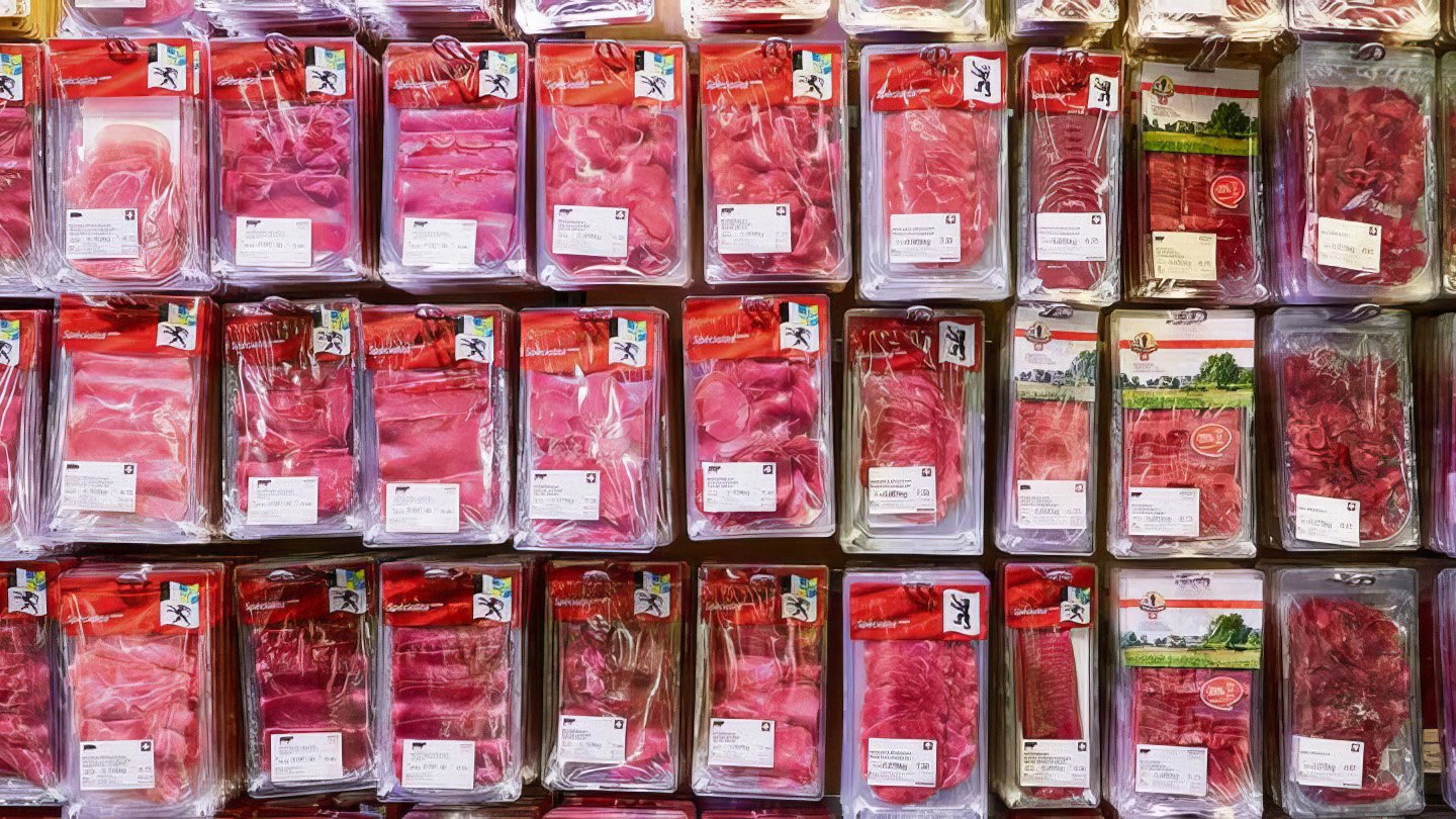 Billigfleisch statt Verantwortung? Tierschützer kritisieren Migros scharf
