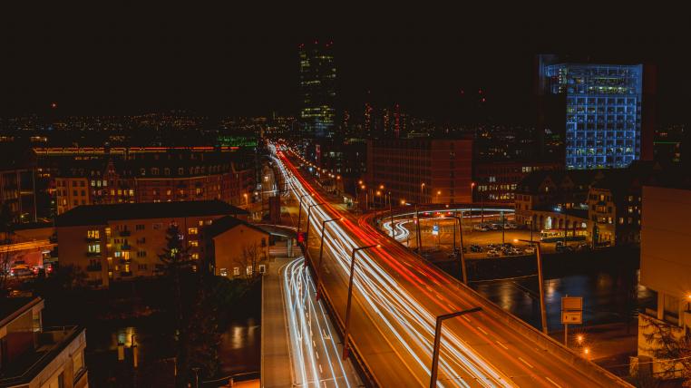 Nachtlichter in Zürich mit Primetower und Hardbrücke