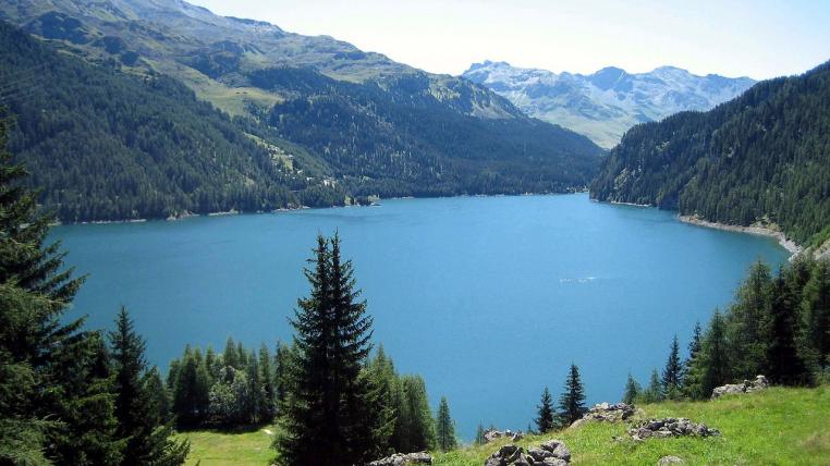 1280px-Marmorera_See.jpg