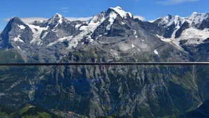 Die Schweizerinnen und Schweizer haben entschieden: Der Eiger (l.) ist Namenspate für einen neuen Planeten.