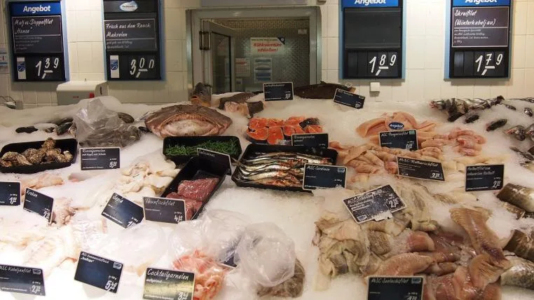bcd279ccc25cc22f41e53a2104a1ddf22c1d0a98 Fischtheke