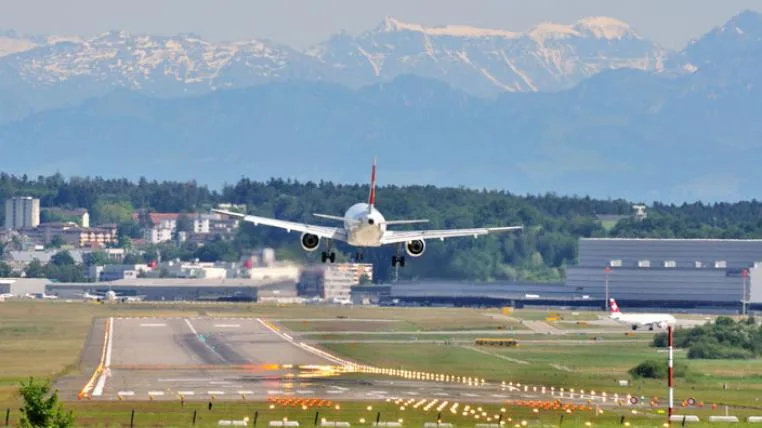 2dc785a4b9b4a1090b6b4ee31a369219c16fc6e6 flughafen.jpg