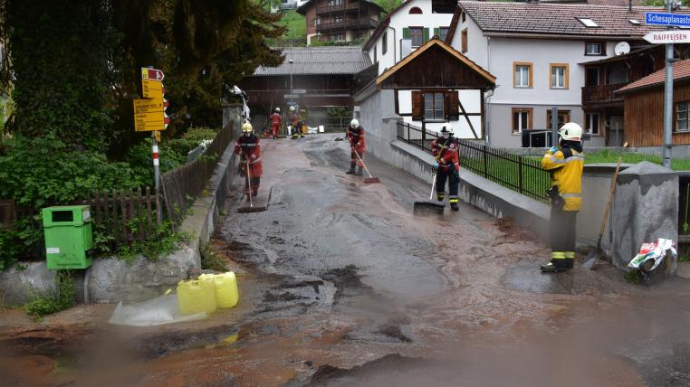 Grosseinsatz der Feuerwehr wegen ausgelaufenem Diesel