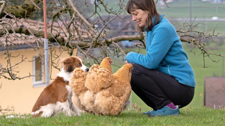 Tiertrainerin Anita Ziegler bei der Arbeit