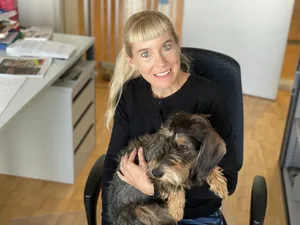 Frieda und ich nahmen zum letzten Mal auf dem Bürostuhl der TierWelt-Redaktion Platz.