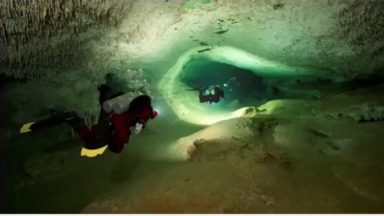 Unterwasserhöhle