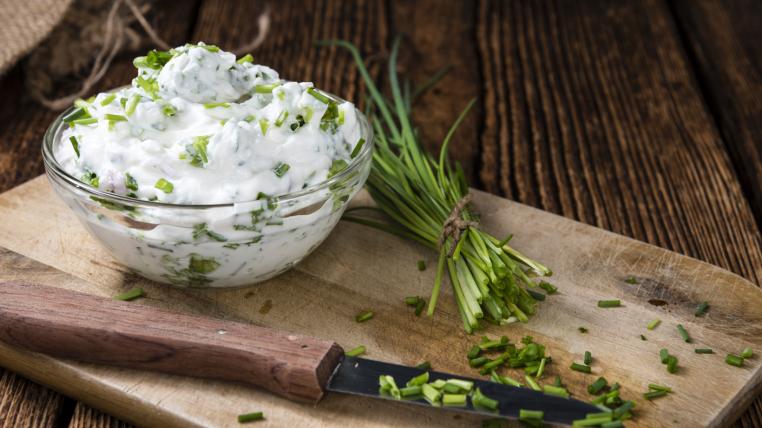 Frischkäse und Schnittlauch