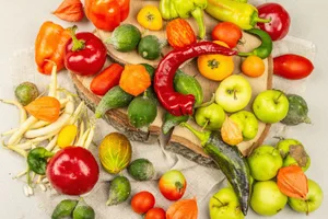 Obst und Gemüse landet oft nur aufgrund von Schönheitsfehlern auf dem Müll oder im Kompost.