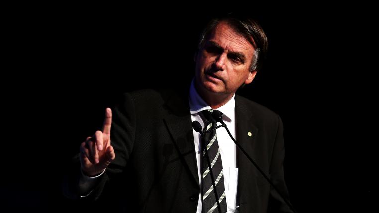Bolsonaro hebt Zeigefinger
