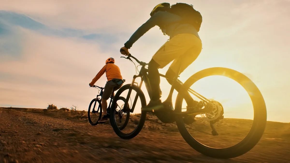 shutterstock_2633564509 Gut vorbereitet für Reisen mit dem E-Bike