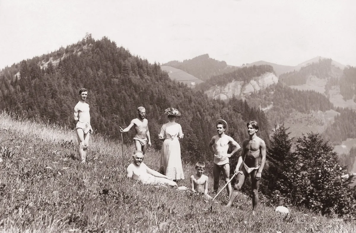 009_Grauer_Familie_in_den_Bergen__Titelblatt Mit Reformtänzerinnen und Naturheilvereinen zurück zur Natur