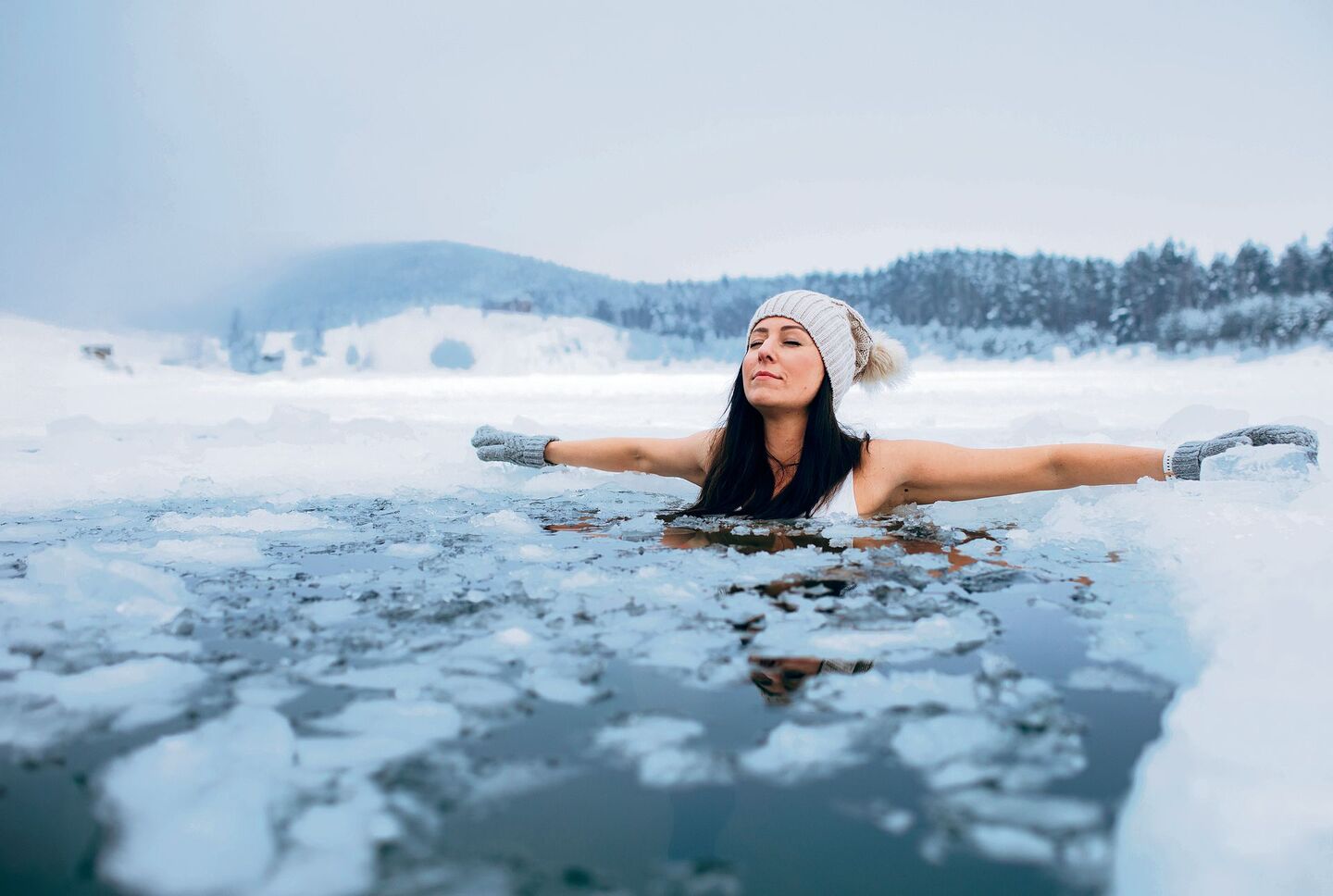 Ein Bad im kalten Wasser stärkt das Immunsystem.