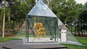 Das vermutlich teuerste Rennpferd der Welt, Fusaichi Pegasus, gibt es im Northern Horse Park in Tomakomai, Japan, sogar als goldene Statue in Lebensgrösse.