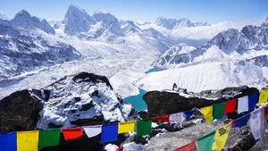 Die asiatischen Gleschter – hier bei den Gokyo-Seen in Nepal – verlieren ihr Eis viel schneller, als gedacht.