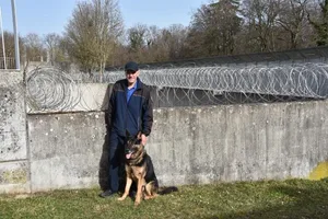Jürg Berger mit Schäferhund Dusty ...