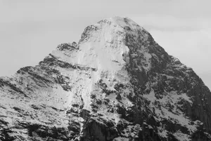 Die Eigernordwand übte schon immer eine Anziehungskraft für Bergsteiger aus. Sie forderte bei Versuchen der Erstbesteigung mehrere Todesopfer.