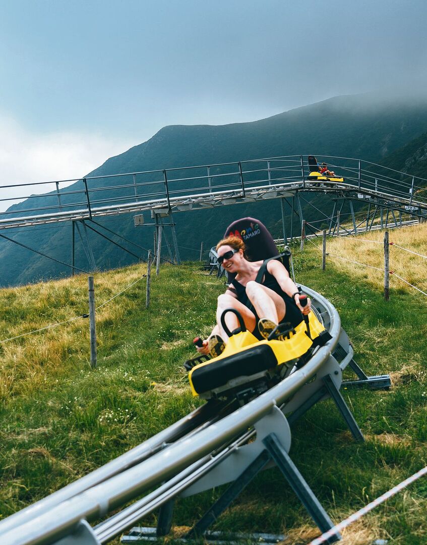 Die Rodelbahn «Coaster Bob» von Monte Tamaro ist bis zu 50 Kilometer pro Stunde schnell.