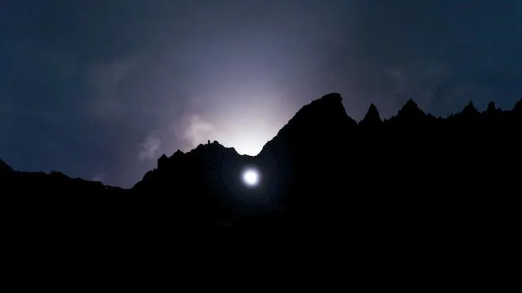 c0989514ed7e39b36c6e3893251c772b94bd06c8 Mond im Martinsloch