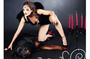 Florence Pittet (im Bild mit ihrem Rottweiler Eben) will mit den Kalender dem schlechten Ruf gewisser Hunderassen entgegenwirken.