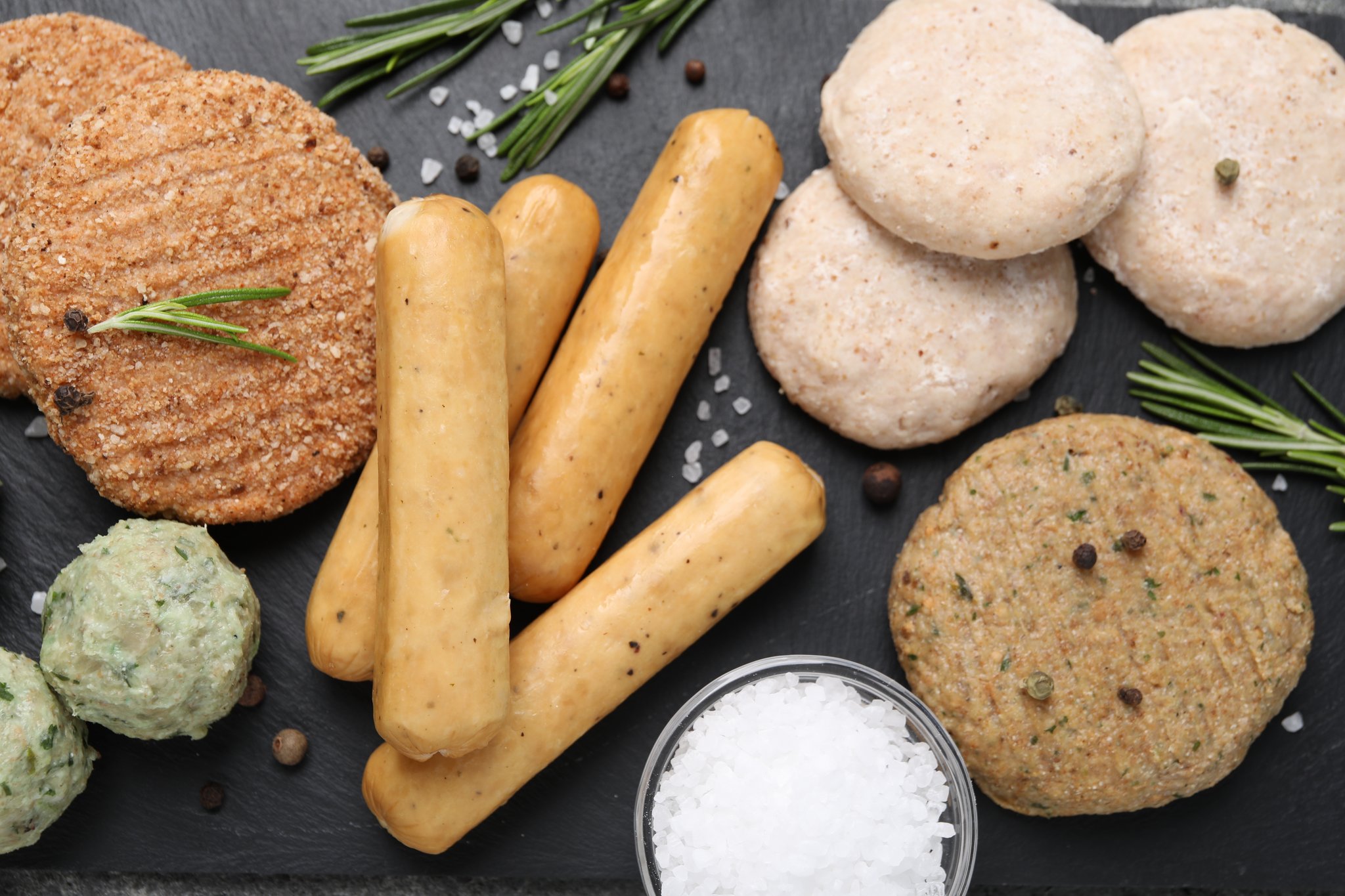 Soja-Schnitzel und veganer Käse auf dem Prüfstand