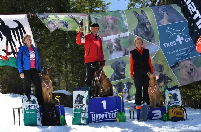 731da803afa632b3744e256490770f1e1018b50f 01-lawinenhunde.JPG
