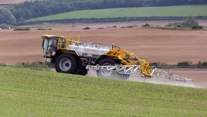 Glyphosat wird unter dem Markennamen Roundup in der Landwirtschaft in grossen Mengen versprüht. (Symbolbild)